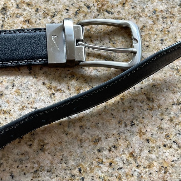 NIKE belt size 38 color black flip sides - Picture 5 of 7